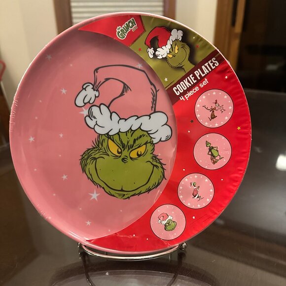 4 Pink Melamine 8" Grinch, Max, Cindy Lou Who Cookie Plates NIP 2025 - Picture 1 of 4